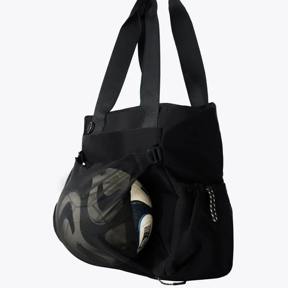 Beis The Sport Tote in Black - Picture 5 of 7
